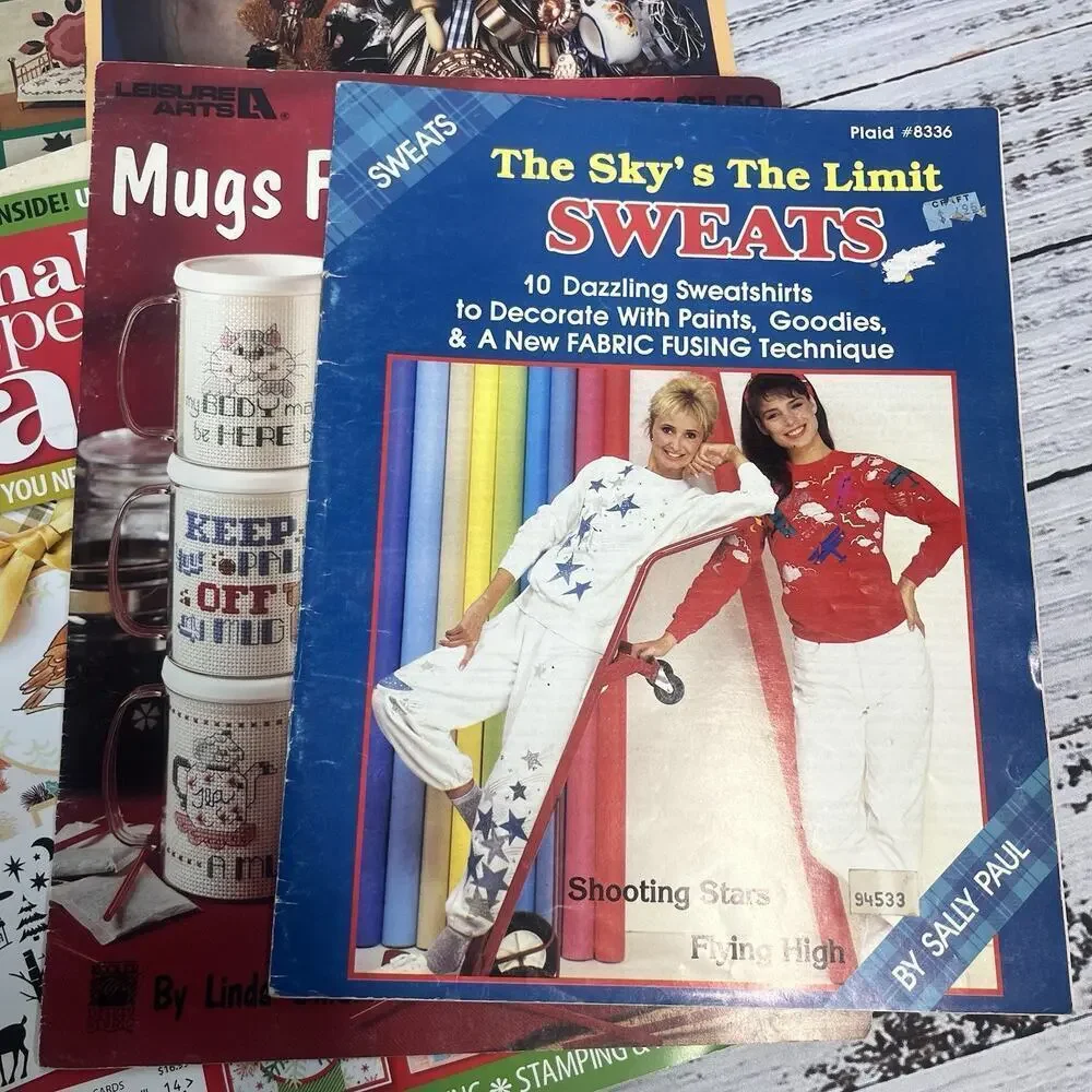 Vintage Set of 12 Craft Quilt Magazines Christmas Cross Stitch Leisure Arts Mugs